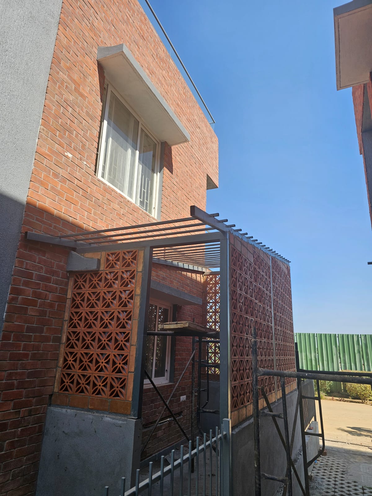 Katariya Jaali — Close-Up